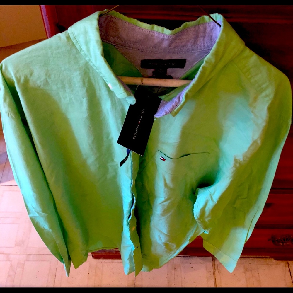 Button-down Men’s Long-Sleeve Dress Shirt